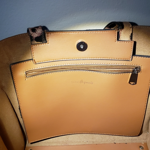 Urban Originals Leather Hand Bag - Picture 2 of 5